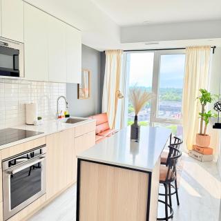 Modern 1BR Condo in Port Credit Steps to Lake - 6