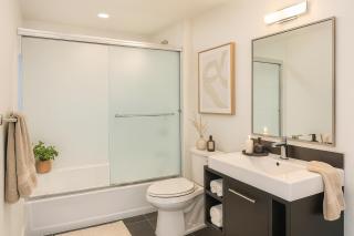 Newly Updated 3-Bedroom Retreat Near T and T SkyTrain and Rogers Arena - 1