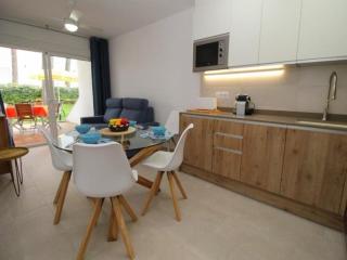 Apartamento cómodo con terraza y piscina comunitaria, cerca de la playa de Riells - HISP-236-15 - 2