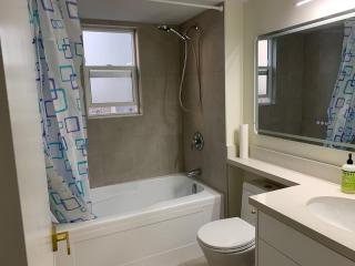 Modern 2-Bedroom suite - 2