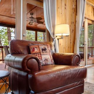 Family Cabin Getaway - Firepit Views Outdoor Fun - 6