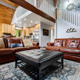 Family Cabin Getaway - Firepit Views Outdoor Fun - 5