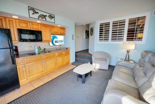 New Corner Direct Oceanfront View5th FloorPools! - 2