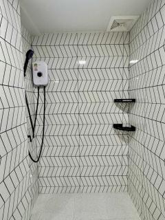 Tee Phak CNX Room B - 2