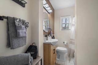 Squirrel Hill Chic Spacious 1BR Parking Gym - 7