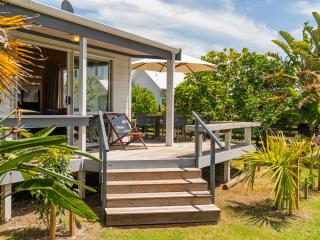 Sea La Vie - Matarangi Holiday Home - 0