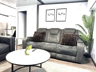 Overlooking a Park - A sunny escape - 0