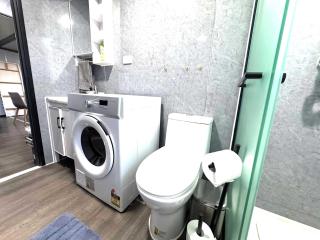 Overlooking a Park - A sunny escape - 5