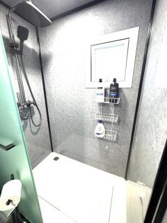 Overlooking a Park - A sunny escape - 4