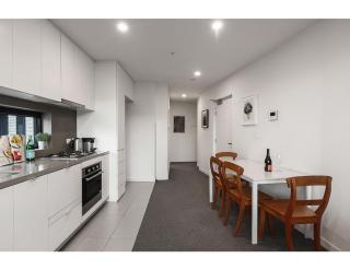 Modern 2 bed apartment in trendy Collingwood - 5