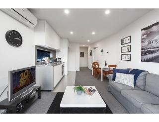 Modern 2 bed apartment in trendy Collingwood - 4