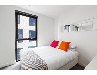 Modern 2 bed apartment in trendy Collingwood - 2