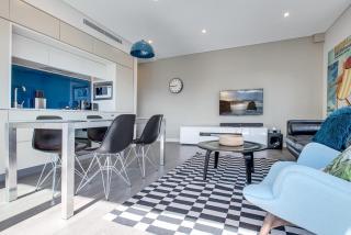 Explore Sydney from Stylish North Shore Apartment - 4