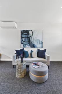 Stylish Studio with Great Amenities near Beachside - 4