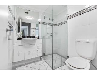 Poolside 2-Bed Haven, Walk to City Centre - 1