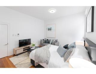 Renovated studio in bohemian area close to city - 9