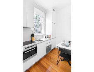 Renovated studio in bohemian area close to city - 7