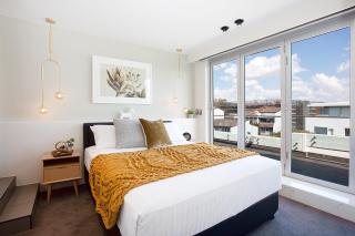 Perfect Located 2-Bed with Spacious Balcony & BBQ - 7