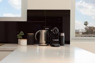 Perfect Located 2-Bed with Spacious Balcony & BBQ - 2