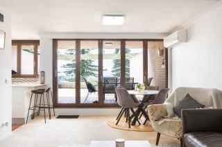 Beachfront Manly Apartment With Balcony & Parking - 8