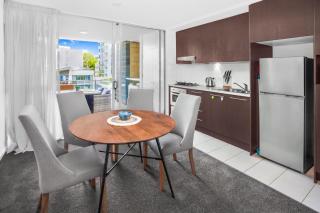 2-Bed Near Brisbane CBD with Pool Sauna & BBQ - 8