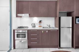 2-Bed Near Brisbane CBD with Pool Sauna & BBQ - 1