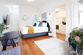 Beautiful Studio in Heritage Building with Balcony - 9