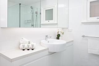 Beautiful Studio in Heritage Building with Balcony - 6