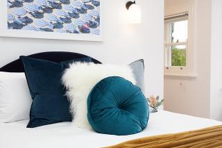 Beautiful Studio in Heritage Building with Balcony - 1