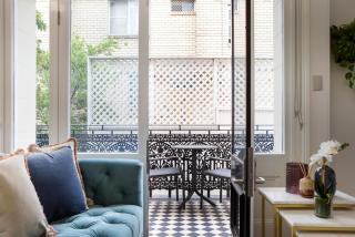 Intimate Studio Apartment with Balcony in Glebe - 3