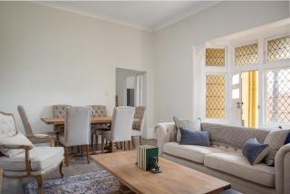 Central 2-Bed Apartment with Private Parking - 2