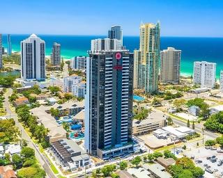 Surfers Paradise 2-Bed Near Beach with Pool & Gym - 3