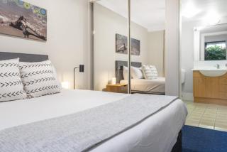 2-Bed Family Haven with Pools BBQ & Playgrounds - 6