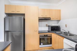 2-Bed Family Haven with Pools BBQ & Playgrounds - 2