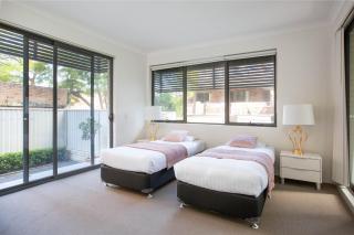 Spacious Two-Bedroom Apartment near Hospital - 7