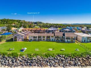 Absolute Beachfront Apartments 3T - 7