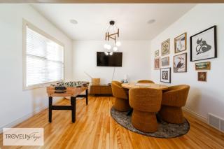 Social Retreat 15min to West Edmonton Mall with Hot Tub, Games Room & King Ensuite - 4