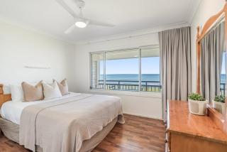 Absolute Beachfront Apartments 3T - 1