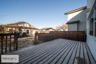 Social Retreat 15min to West Edmonton Mall with Hot Tub, Games Room & King Ensuite - 1