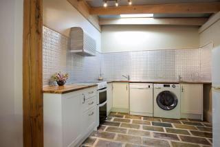 Little Haven Leura Cottage with Spa Bath and BBQ - 8