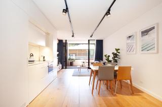 Stylish Studio with Balcony near Darling Square - 3