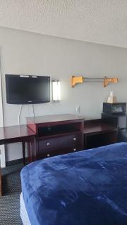 Queen Bed Hotel Room 103 - 1