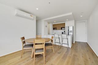 Modern 1-Bed Apartment With Parking, Pool and Gym - 1