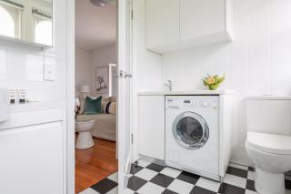 Executive Studio With Patio Near Trains - 3