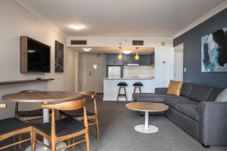 Central 1-Bed with Parking, Pool, Sauna & Gym - 4
