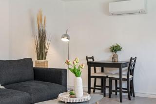 Comfy Studio near Racecourse, Dining & CBD Trains - 4