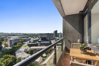 Stylish Arts Precinct Unit with Fabulous Views - 6