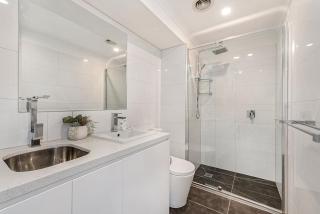 Stylish Arts Precinct Unit with Fabulous Views - 4