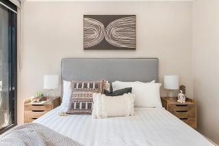 Stylish Arts Precinct Unit with Fabulous Views - 3