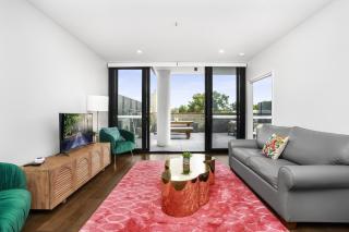 Boutique Unit with Huge Terrace near Cafes & Shops - 9